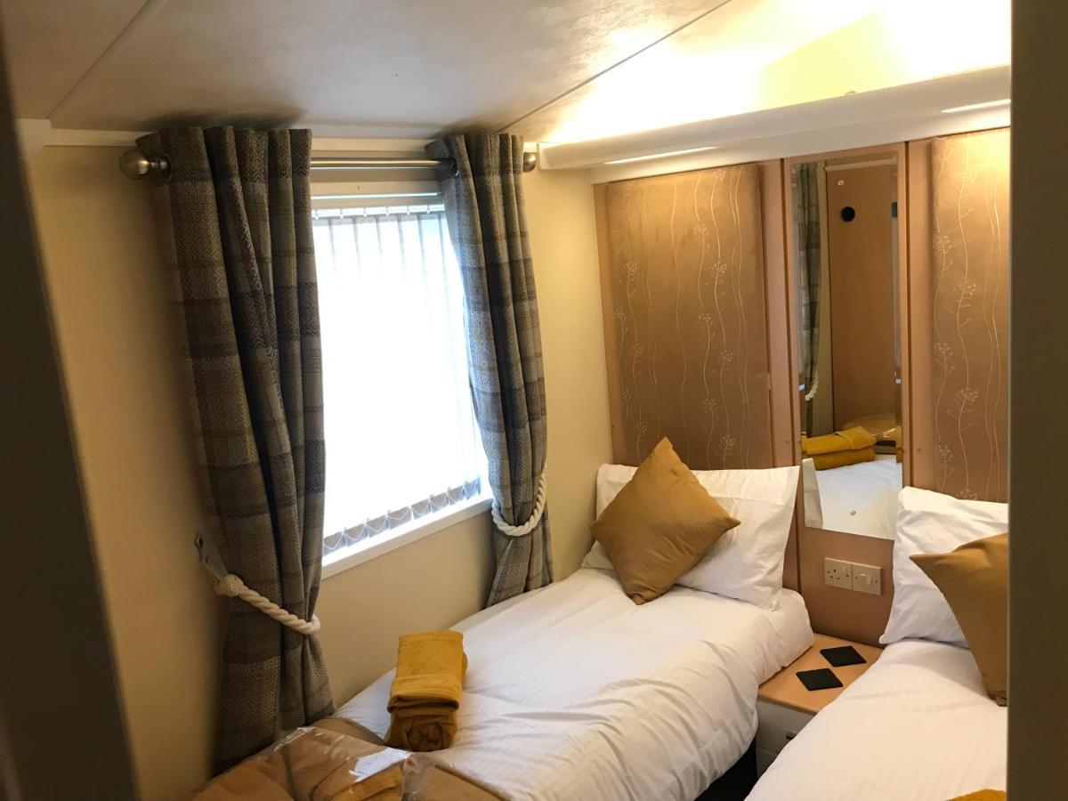 Hot Tub Accommodation North Wales Caravan Rhyl Exteriér fotografie