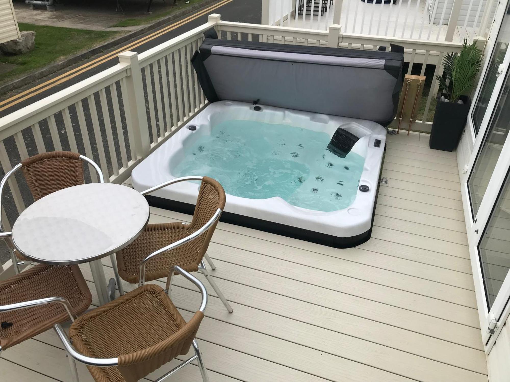 Hot Tub Accommodation North Wales Caravan Rhyl Exteriér fotografie